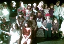 Los miembros de Orratx! Txiki ayer durante su representación teatral. /ARIZMENDI/