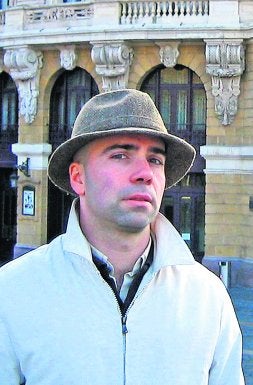 Abraham de Amezaga, ante el Arriaga de Bilbao./