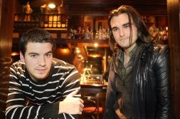 Santi Romano y Mikel Antero, Maverick, suelen actuar en el Tenis donostiarra. /MICHELENA/