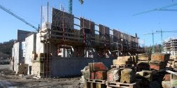 El nuevo edificio que contendrá el gasomotor, en la entrada del colegio, será parte museo y parte gimnasio escolar. /LUSA/