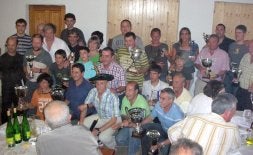 Astigarraga, con txapela, posa junto a los otros premiados./