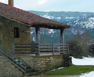 En invierno las nieves aíslan Lalastra. /A.M.G./