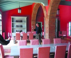 José Antonio Itarte, en la sala de catas de su bodega de Ronda. /DV/