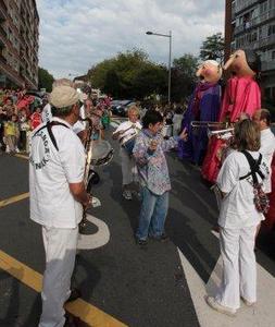 El buen ambiente comenzó ayer en las calles de Egia. /FRAILE/