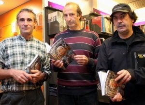 Josu Iztieta (izq), Roke Rezabal y Xabier Iriondo. /FRAILE/