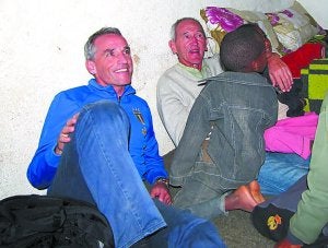 Javier Colomo junto al Padre Olaran en su encuentro./