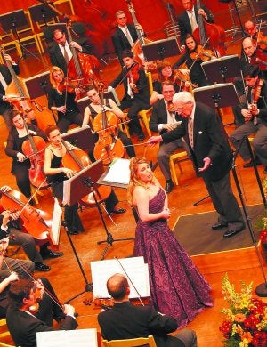 En concierto. Helena Orcoyen junto a la orquesta sinfónica de RTVE, en el Teatro Monumental./