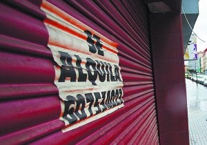 Revitalización necesaria. Uno de los bajos comerciales ubicado en la calle Hondarribia. ::
F. DE LA HERA/