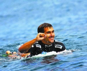 Victoria. Aritz Aranburu volvió a saborear las mieles del triunfo. :: ROBERTSON/