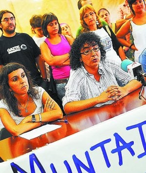 Regina Maiztegi, a la derecha, en la rueda de prensa. ::
MORQUECHO/