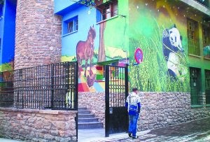 Arte. El mural 'Continentes' en la escuela infantil Hautzaro. ::
PALOS/