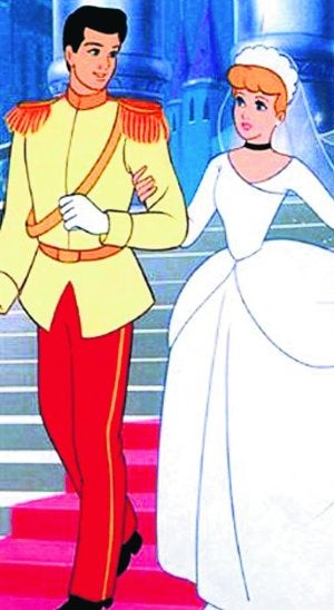Algunas escenas de la boda real de Inglaterra tienen gran parecido con el cuento. :: AP, EFE Y DISNEY/