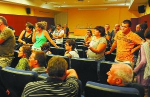Decepción. Un aspecto de la asamblea del Arrate de ayer. :: MORQUECHO/