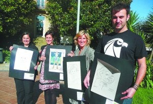 Ayer fue presentada la exposición de las caricaturas que se muestran en los comercios. :: ETXEBERRIA/