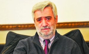 La oposición. De izquierda a derecha, los portavoces en Juntas del PNV, Markel Olano; PSE, Rafaela Romero, y PP, Juan Carlos Cano./