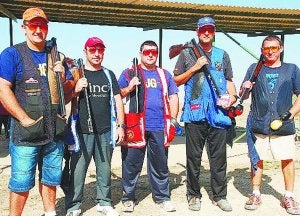 Xabier Azpeitia (primero por la izquierda), con varios tiradores más./