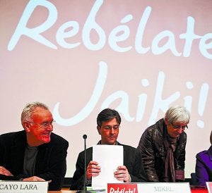 Lara y Arana, durante la asamblea general. ::
MIGUEL TOÑA / EFE/