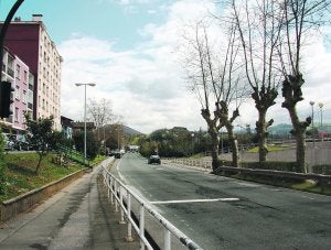 El Paseo Antzieta a su paso por Txomin-Enea, que conecta ambos barrios. ::
AISSE MC/