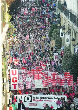 Una de las manifestaciones que se realizaron en la huelga del 29-M contra la reforma en Euskadi. :: SOLORZANO/