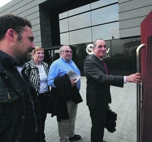 Itxaso, Corcuera, Astudillo y Arriola (PSE), en la sede del PNV de Donostia. ::
LUSA/