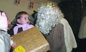 Los Reyes harán entrega de los regalos a los niños. ::
PARRA/