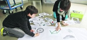 Oficios. Los escolares eibarreses pudieron conocer en el Museo, los productos fabricados en el desarrollismo eibarrés. ::
MIKEL ASKASIBAR/