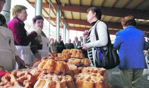 Los dulces de Extremadura cuentan todos los años con un gran éxito entre los visitantes. ::
JUANFER/