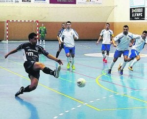 Contra. Ibon sirvió el centro que dio lugar al gol de Treviño. ::
AITOR/