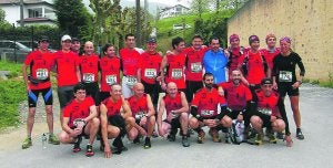 Integrantes del grupo de carreras de montaña de Erlaitz, en el reciente Medio Maratón de Bera./