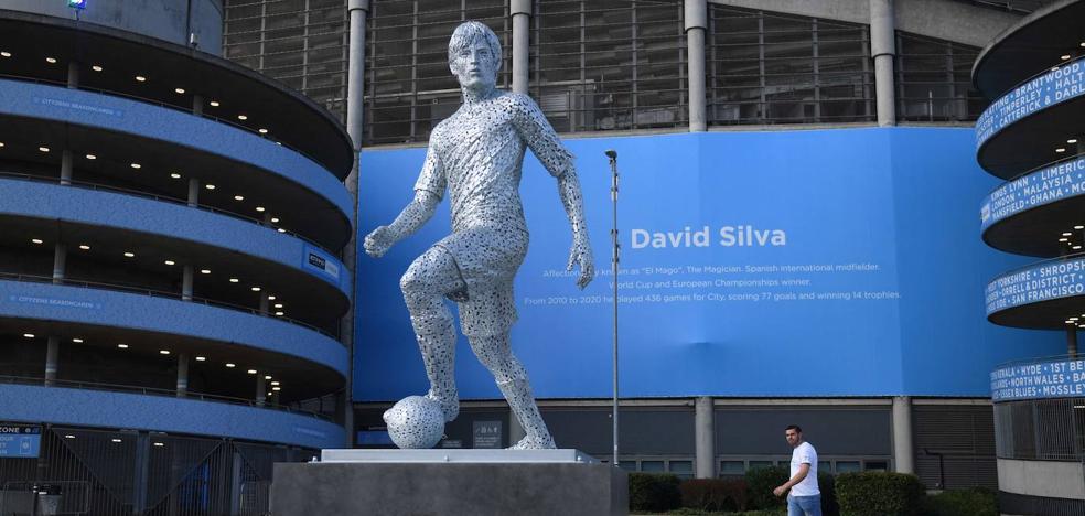 silva-estatua1-kM6F--984x468@Diario%20Vasco.jpg
