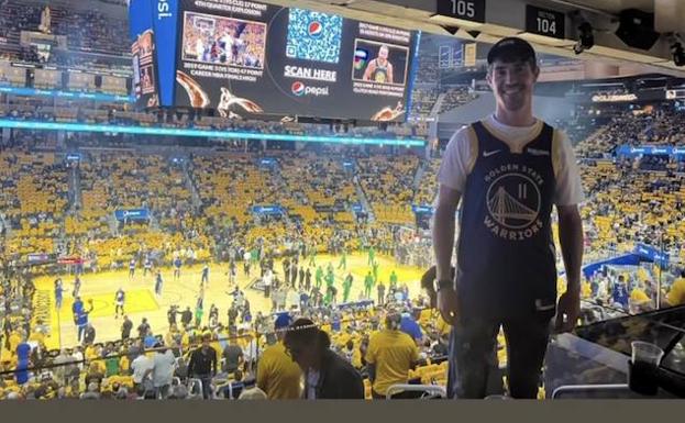 Aritz Elustondo, en las finales de la NBA animando a los Warriors./instagram