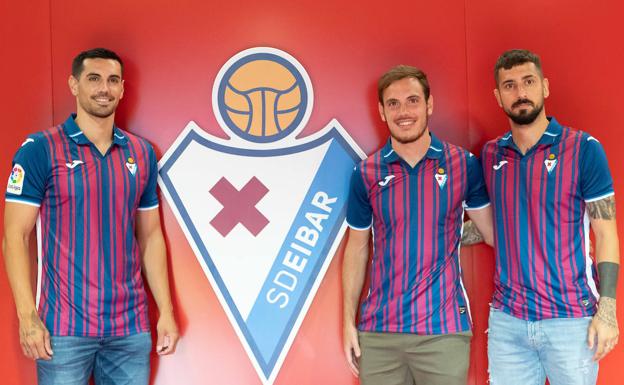 Chema, Jon Bautista y Álvaro Vadillo, presentados con el Eibar