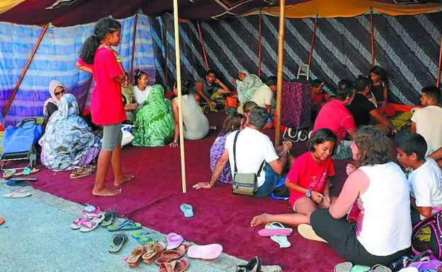 La jaima. Es su hogar en el desierto y quienes se acercaron pudieron degustar el té. / FOTOS AMAXKAR