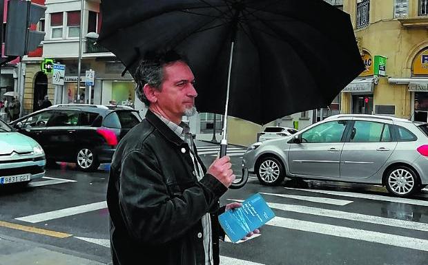 Victoriano Alcalde, cantautor y escritor irundarra./DV