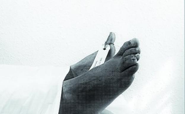 '21 gramos'. Estas son las tres imágenes que forman la colección ganadora del concurso fotográfico. / RUBÉN REDONDO