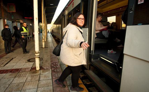 Ainhoa quiere que acaben la obra y arreglen la estación