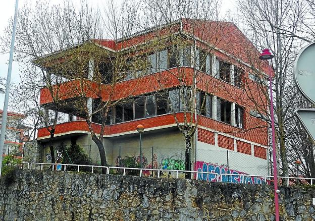 En esta parcela del área 7 de Azken Portu se construirán las viviendas de alquiler social. / ETXEBERRIA