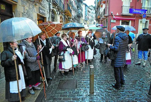 MAKILAS Y CANTOS EN LA VÍSPERA DE SANTA ÁGUEDA