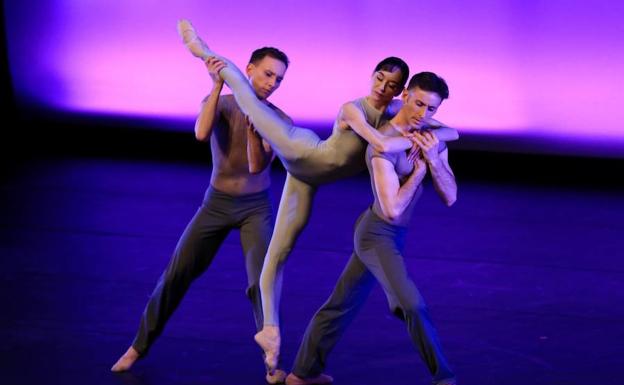 Vitali Safronkine, Lucía Lacarra e Iker Murillo, anoche durante su actuación en el Kursaal. /lusa