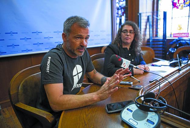 Skate Eguna. Triki Navascués y Mónica Martínez presentaron la quinta edición. / F. DE LA HERA
