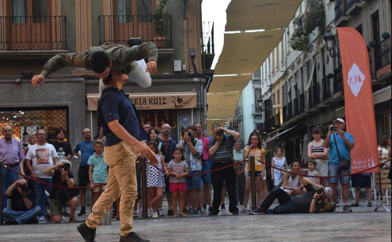 Ertza dantza konpainia eta Deabru Beltzak kale antzerki konpainia izango dira Fest'Arts jaialdian