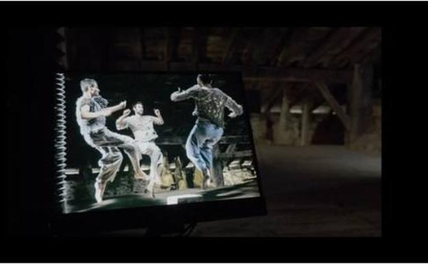 'Dantza' filmeko erakusketa, talde teknikoaren bisita gidatuarekin