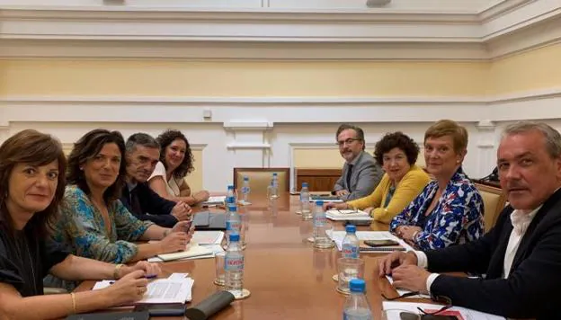 Miembros del Gobierno Vasco reunidos con la secretaria de Estado para las Migraciones./GV