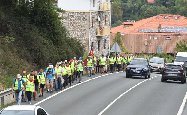 Integrantes de la columna que partió ayer de Bilbao hacia Madrid./L.A. Gómez