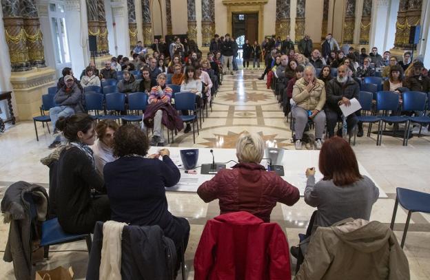 Los centros escolares desisten de optar a puestos de Santo Tomás - Diario Vasco