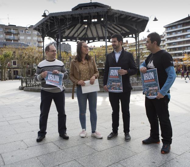 José Mari Lumbreras, Juncal Eizaguirre, Yon Gallardo y Víctor Ortega presentaron ayer la campaña navideña. / F. DE LA HERA