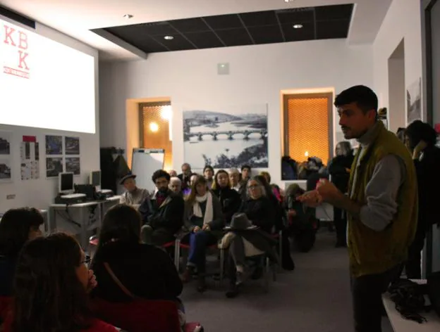 Público asistente a la presentación del trabajo de Artitadetó. /  KBK