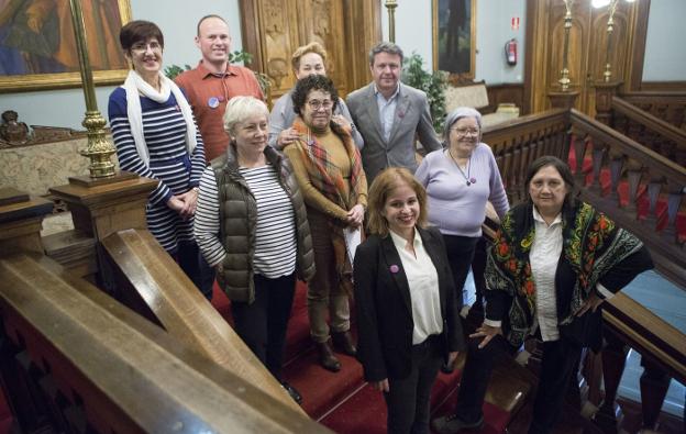 Representantes de las asociaciones de mujeres presentaron el programa junto al alcalde, la delegada y el técnico de Igualdad. / FERNANDO DE LA HERA