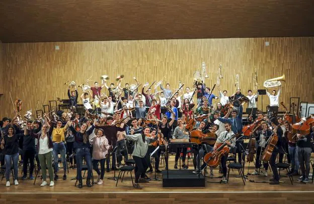 La Euskadiko Ikasleen Orkestra, durante una actuación en el Arriaga de Bilbao. / MORQUECHO