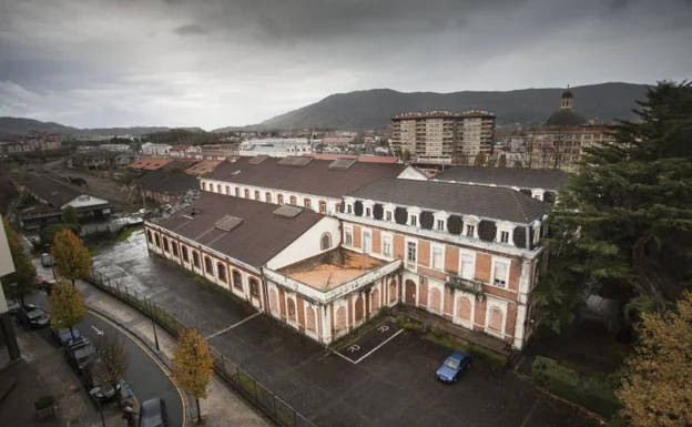 El edificio de la antigua Aduana y sus terrenos pueden ser la primera operación de regeneración que lance Via Irun /F. de la Hera